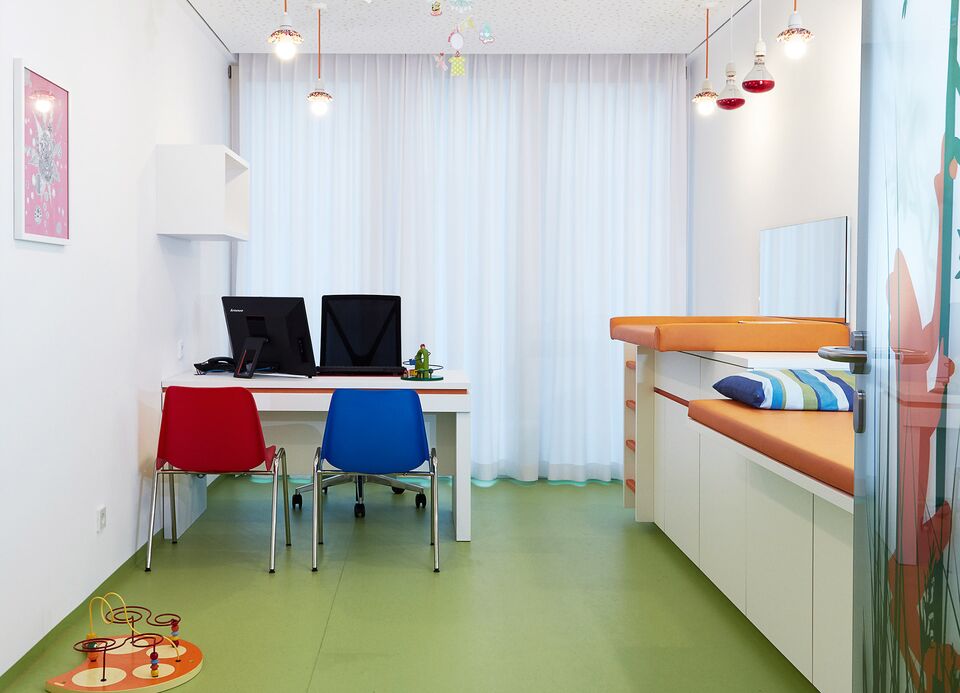 Kinderarztpraxis Mangelsdorf / Untersuchungsraum