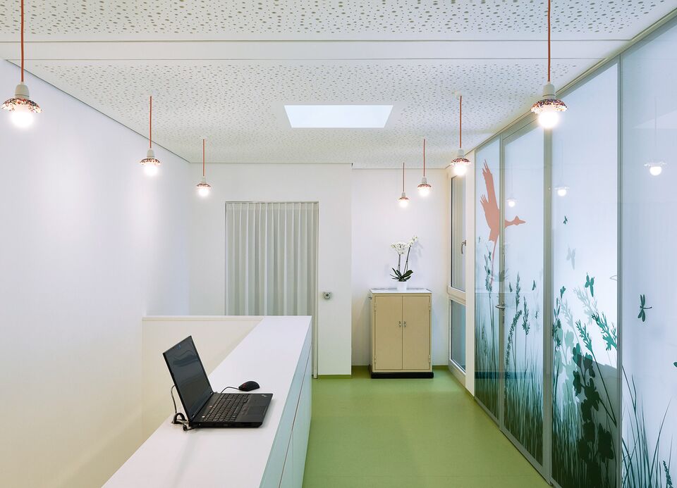 Kinderarztpraxis Mangelsdorf / Oberer Flur mit Untersuchungsräumen